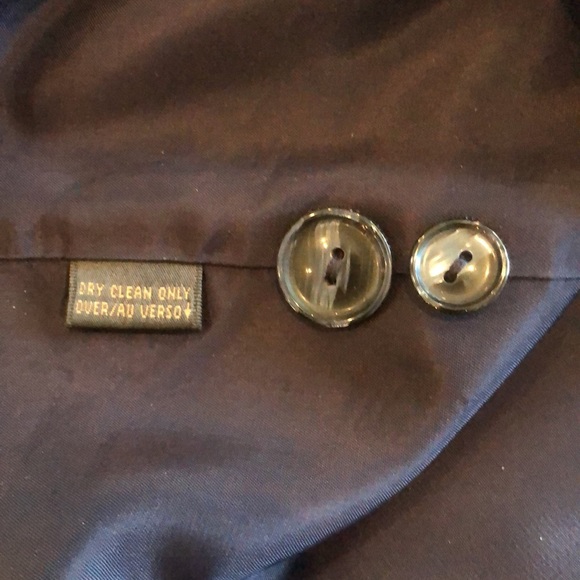 Dana Buchman 100% silk blouse. Fully lined. Extra buttons. Can be a jacket too! - Picture 9 of 9